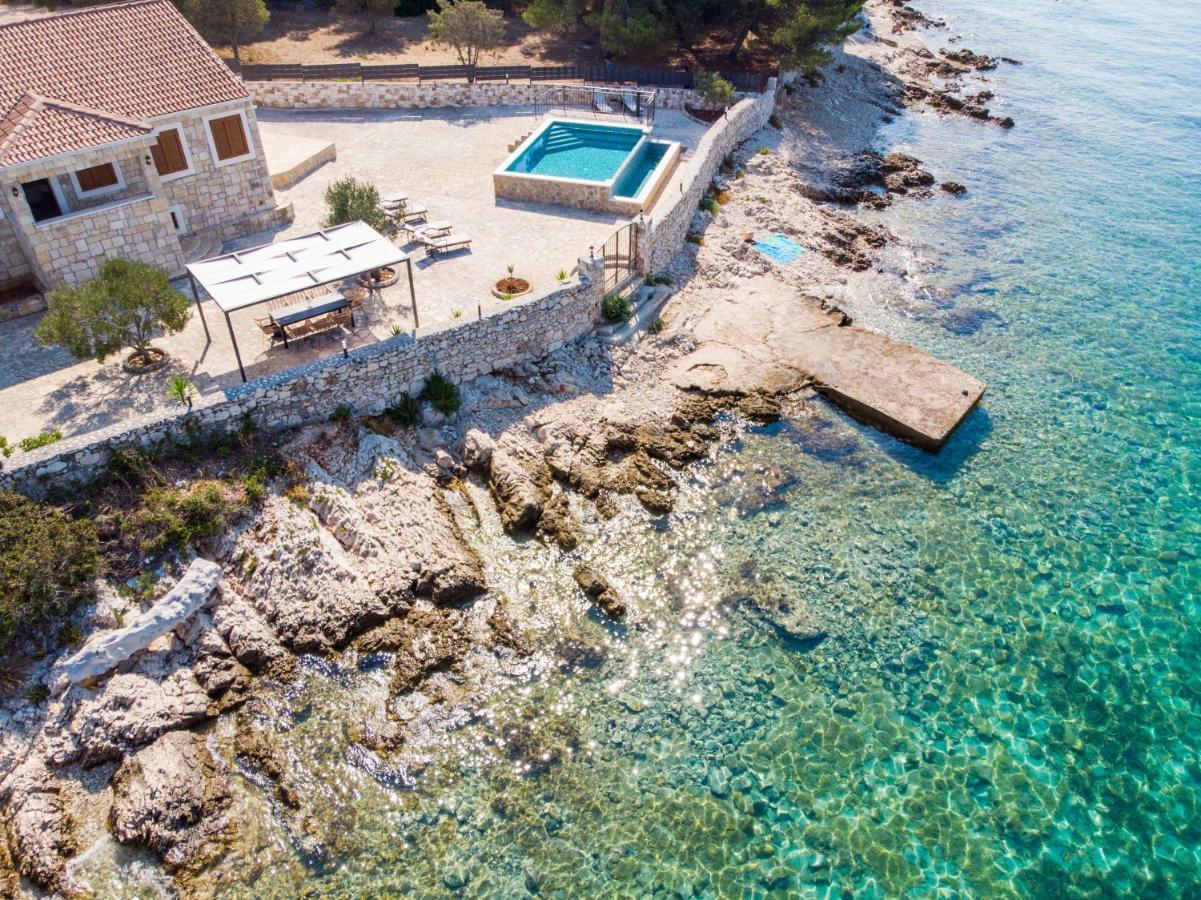 Villa Rudini With Heated Pool Okrug Gornji Kültér fotó