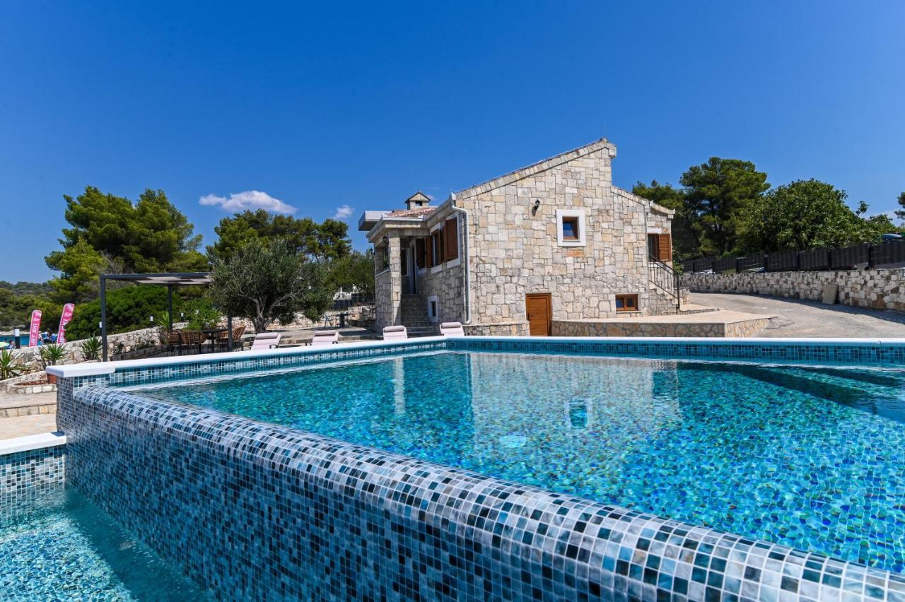 Villa Rudini With Heated Pool Okrug Gornji Kültér fotó