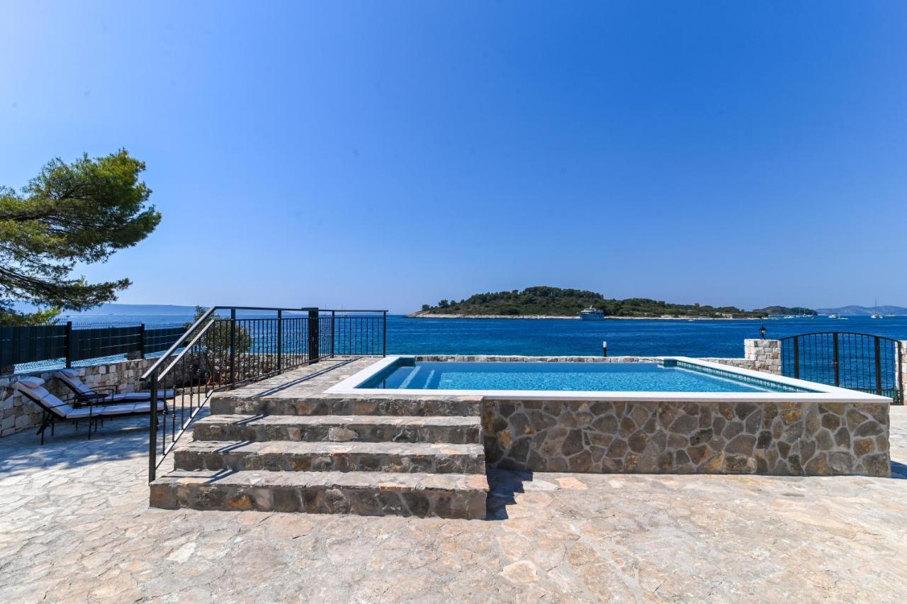 Villa Rudini With Heated Pool Okrug Gornji Kültér fotó