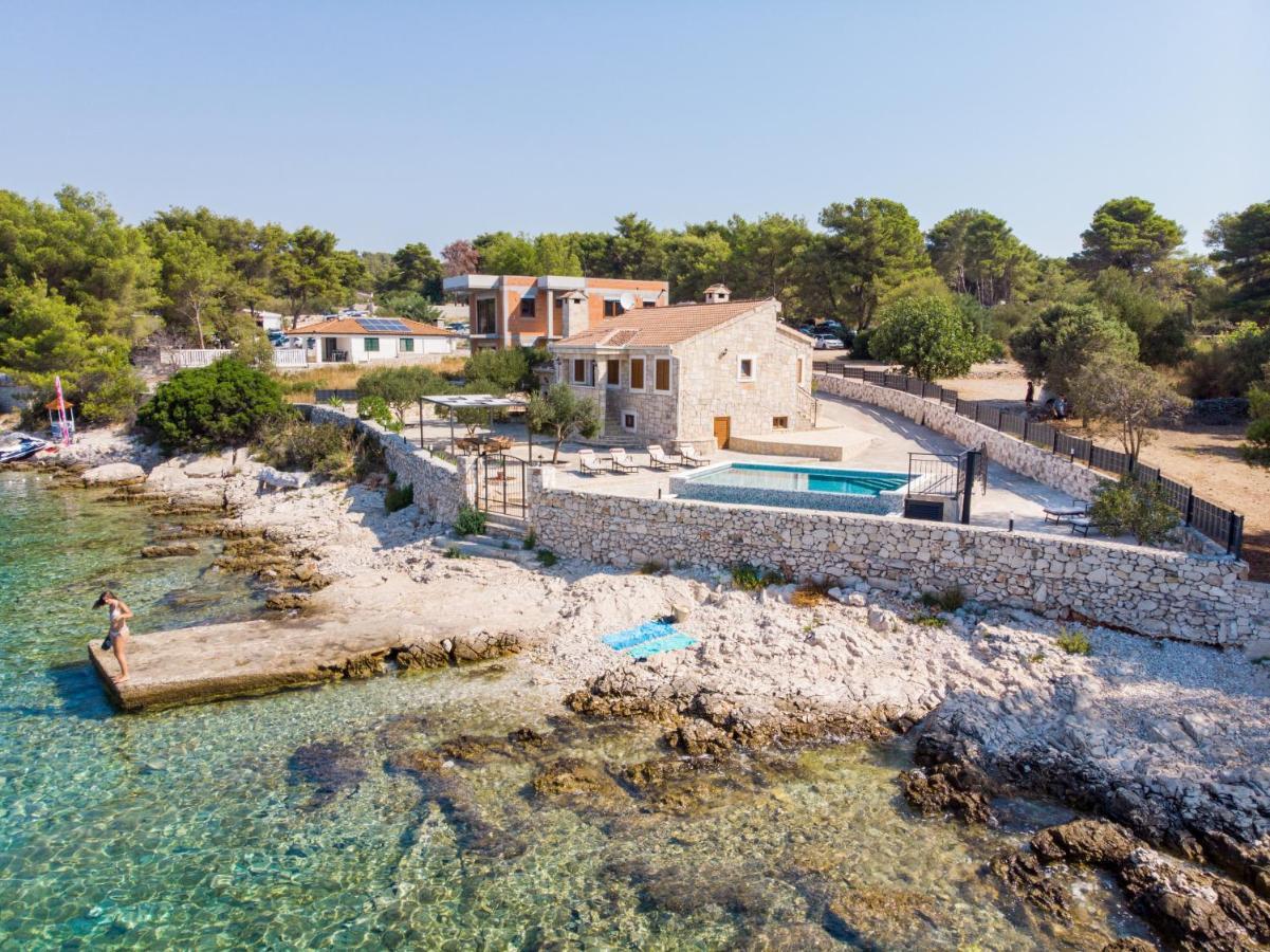 Villa Rudini With Heated Pool Okrug Gornji Kültér fotó