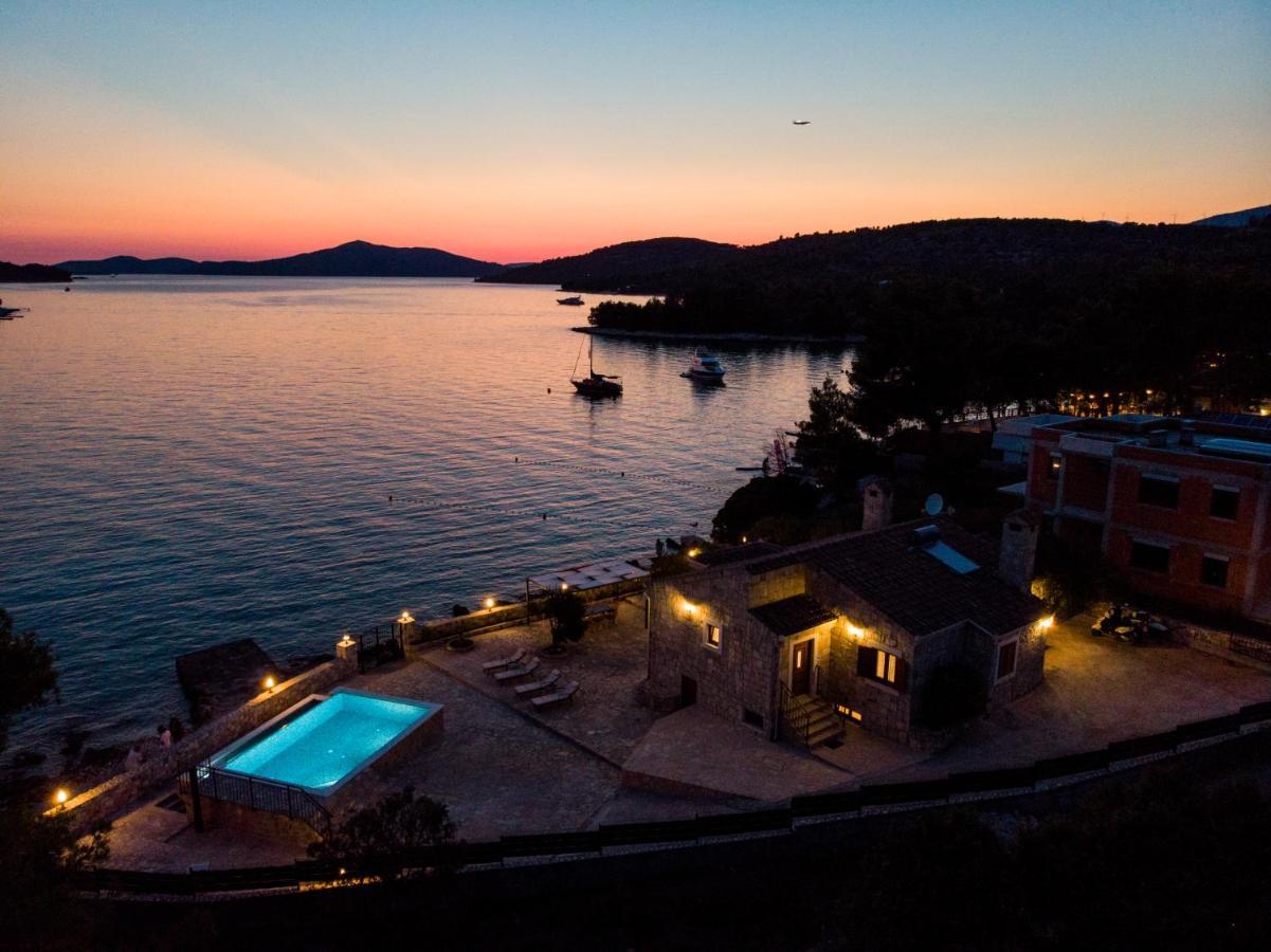 Villa Rudini With Heated Pool Okrug Gornji Kültér fotó