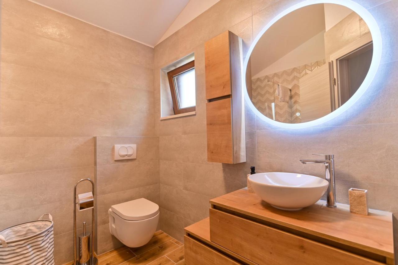 Villa Rudini With Heated Pool Okrug Gornji Kültér fotó