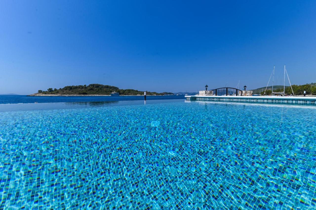 Villa Rudini With Heated Pool Okrug Gornji Kültér fotó