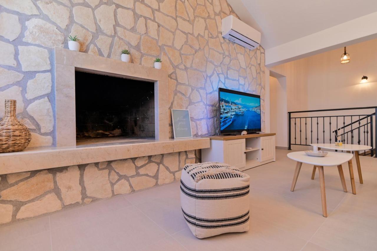 Villa Rudini With Heated Pool Okrug Gornji Kültér fotó