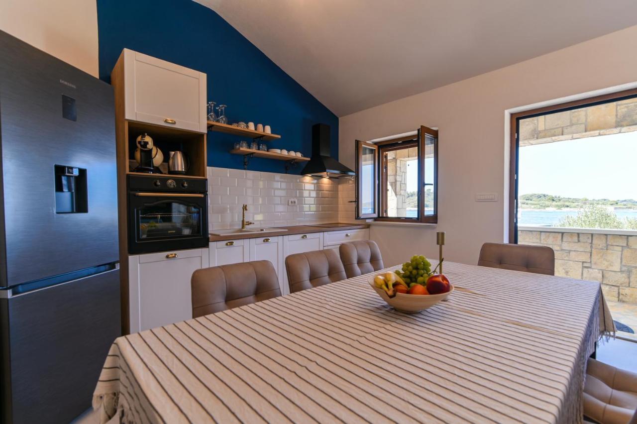 Villa Rudini With Heated Pool Okrug Gornji Kültér fotó
