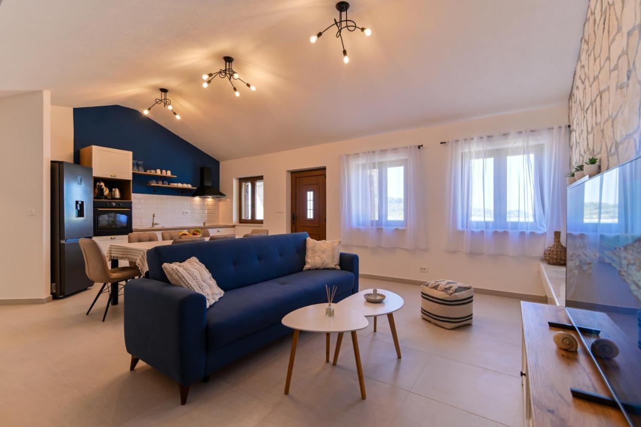 Villa Rudini With Heated Pool Okrug Gornji Kültér fotó
