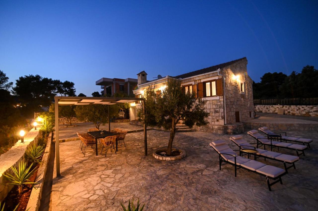 Villa Rudini With Heated Pool Okrug Gornji Kültér fotó