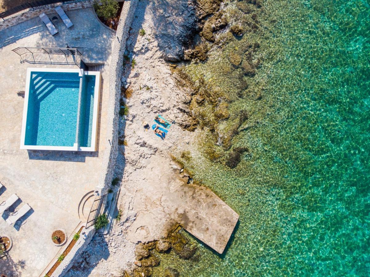 Villa Rudini With Heated Pool Okrug Gornji Kültér fotó