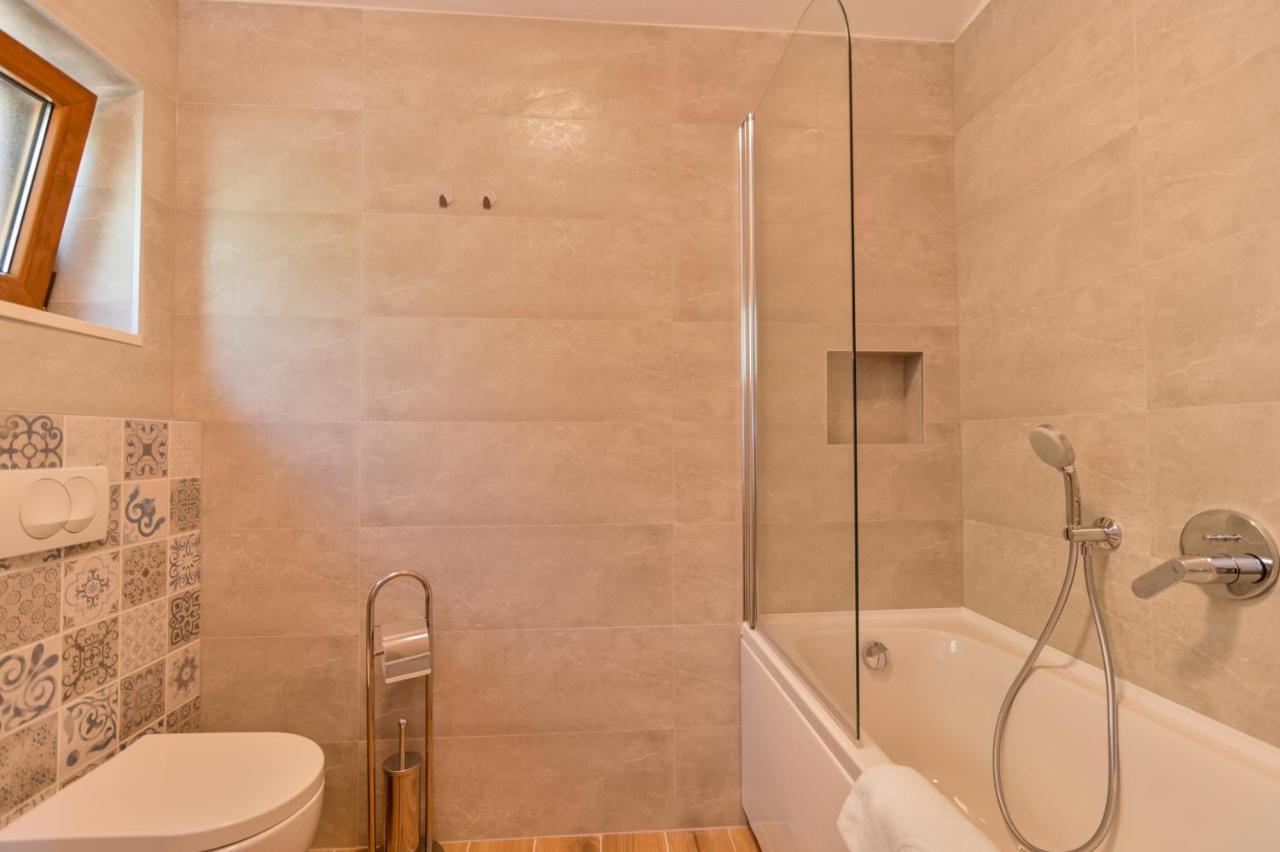 Villa Rudini With Heated Pool Okrug Gornji Kültér fotó