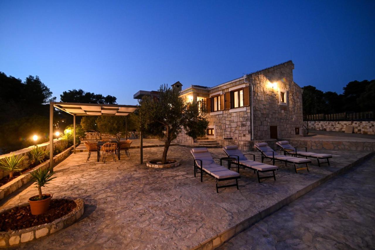 Villa Rudini With Heated Pool Okrug Gornji Kültér fotó