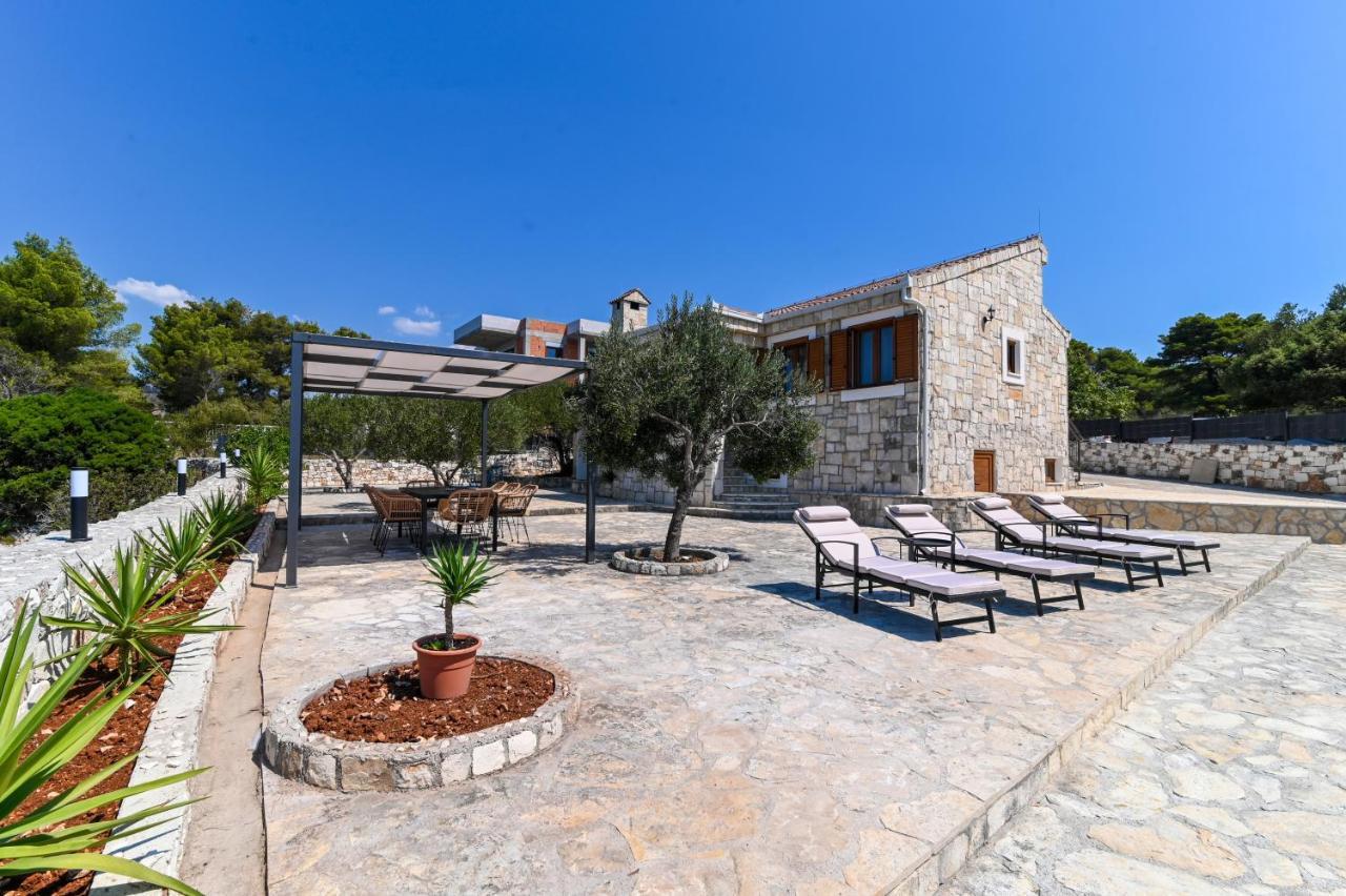 Villa Rudini With Heated Pool Okrug Gornji Kültér fotó