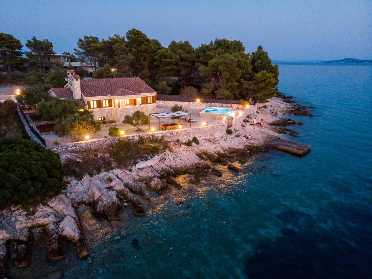 Villa Rudini With Heated Pool Okrug Gornji Kültér fotó
