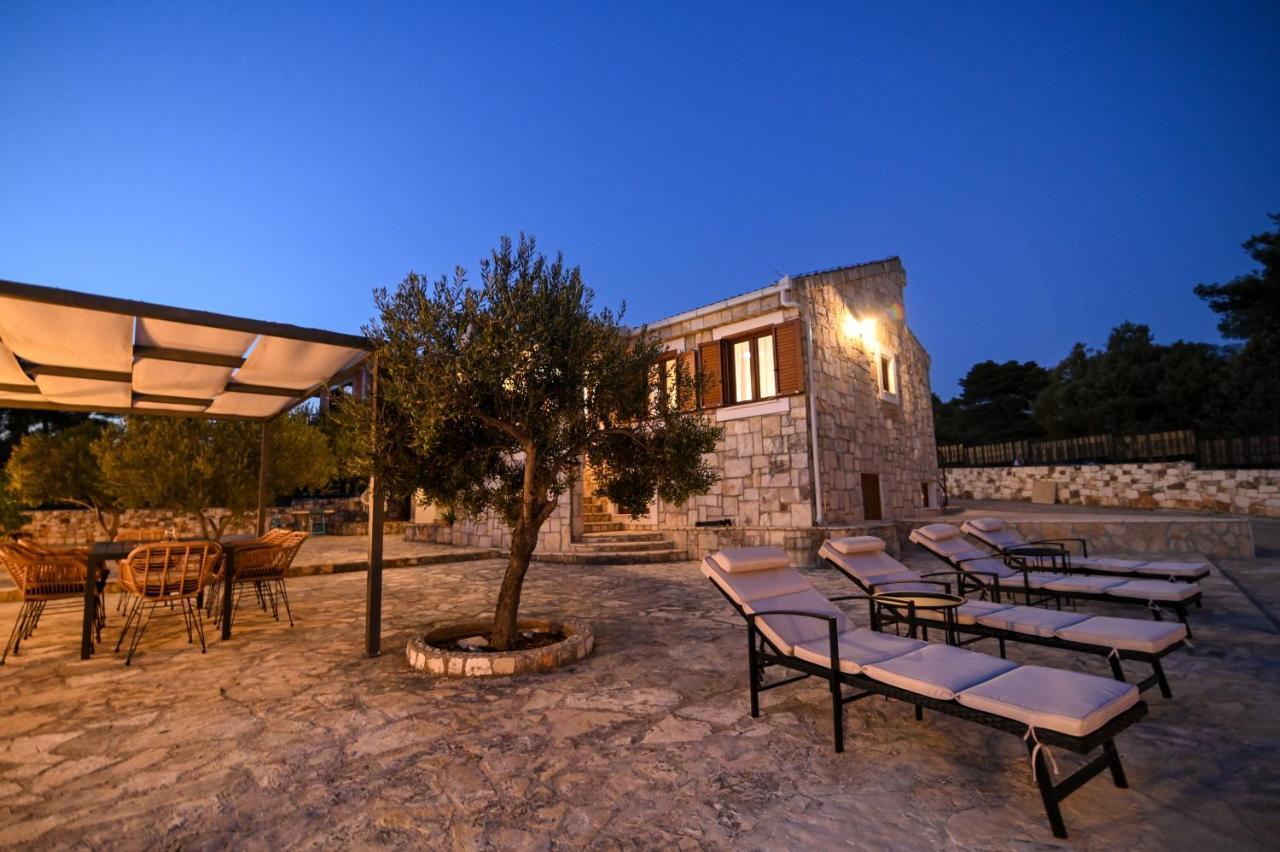 Villa Rudini With Heated Pool Okrug Gornji Kültér fotó