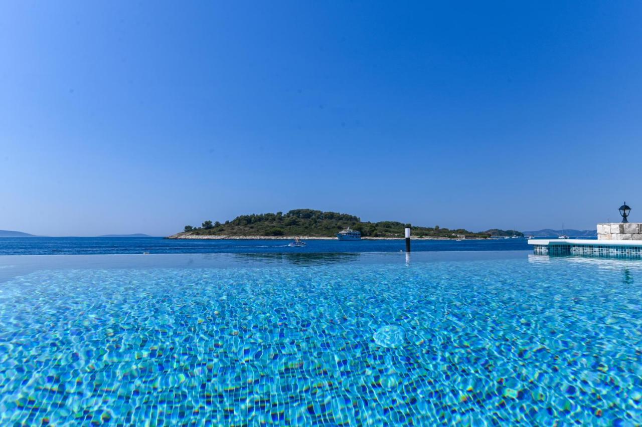 Villa Rudini With Heated Pool Okrug Gornji Kültér fotó