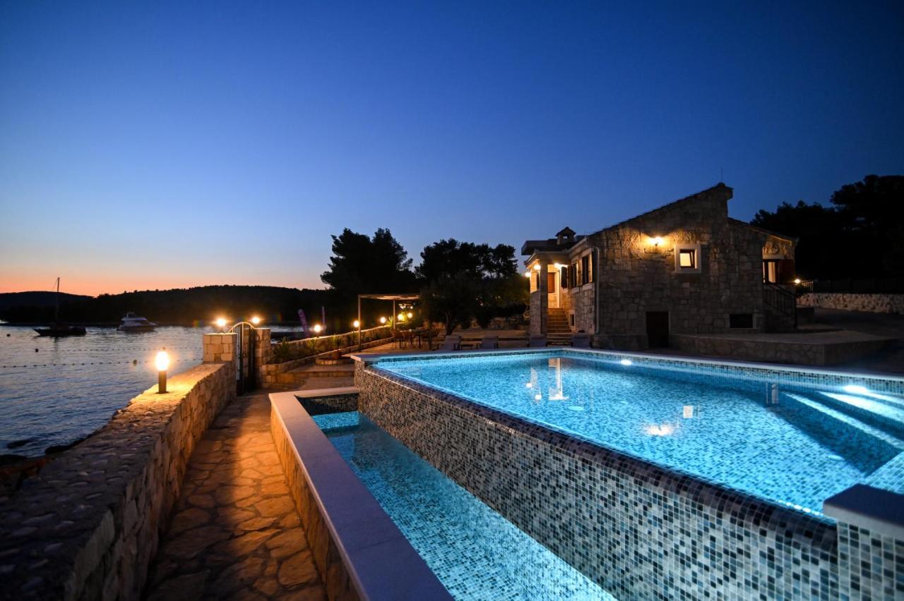 Villa Rudini With Heated Pool Okrug Gornji Kültér fotó