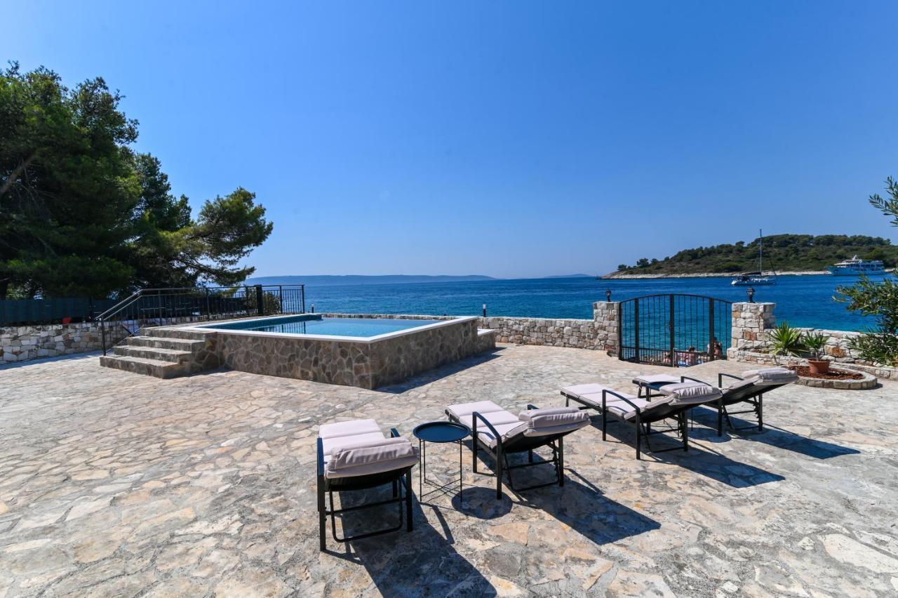 Villa Rudini With Heated Pool Okrug Gornji Kültér fotó