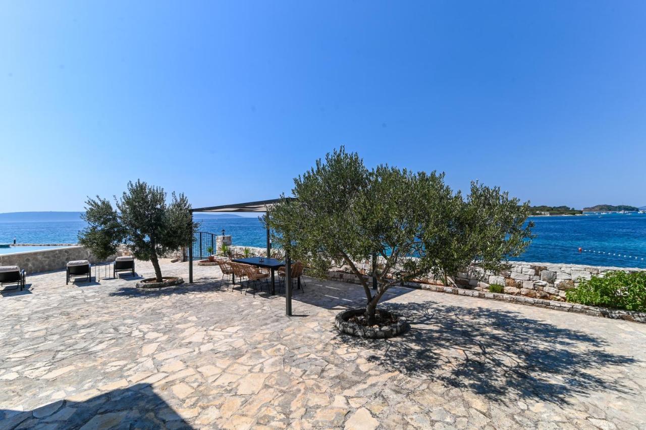 Villa Rudini With Heated Pool Okrug Gornji Kültér fotó